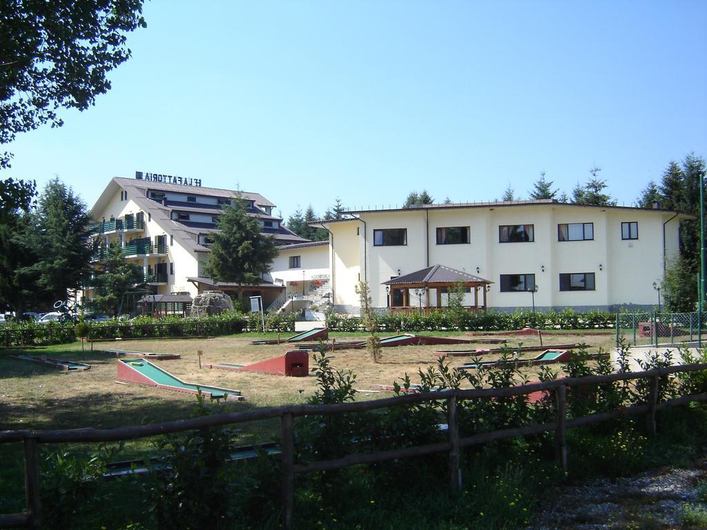 Hotel La Fattoria Камильятелло-Силано Экстерьер фото
