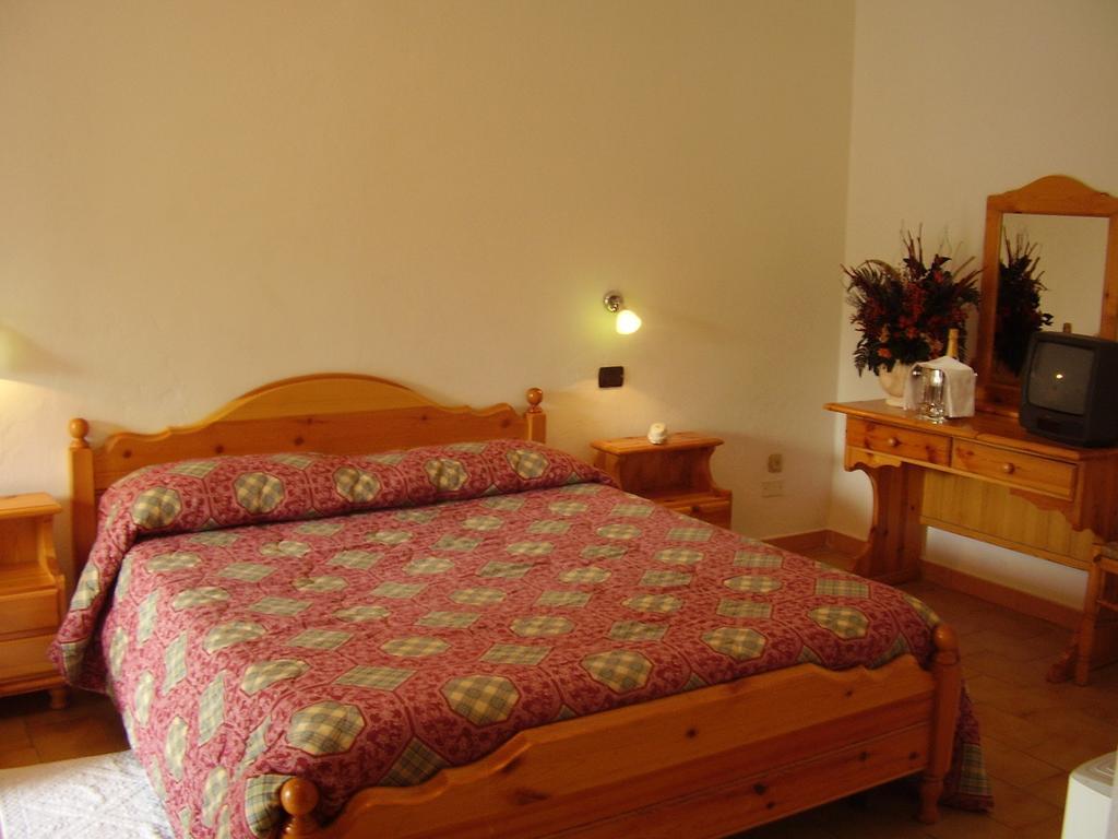 Hotel La Fattoria Камильятелло-Силано Номер фото